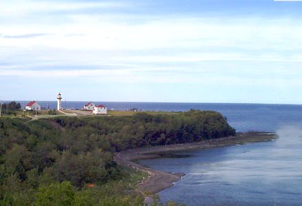 Sainte-Madeleine-de-la-Rivière-Madeleine et la route des phares
