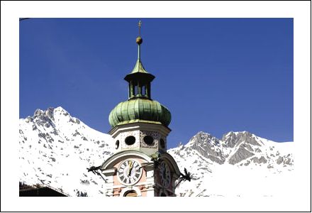 Glissez sur les pentes enneigées du Tyrol 1